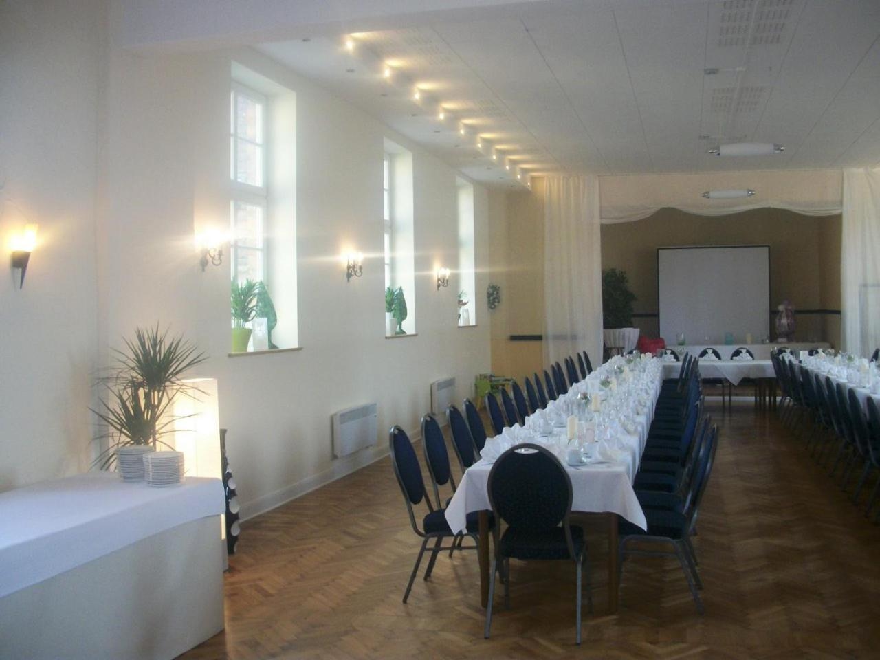 Hotel Buetzower Hof Екстериор снимка