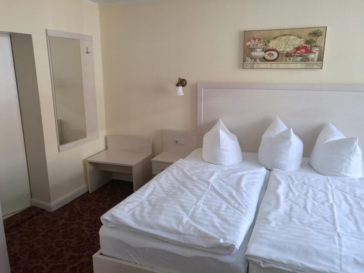 Hotel Buetzower Hof Екстериор снимка