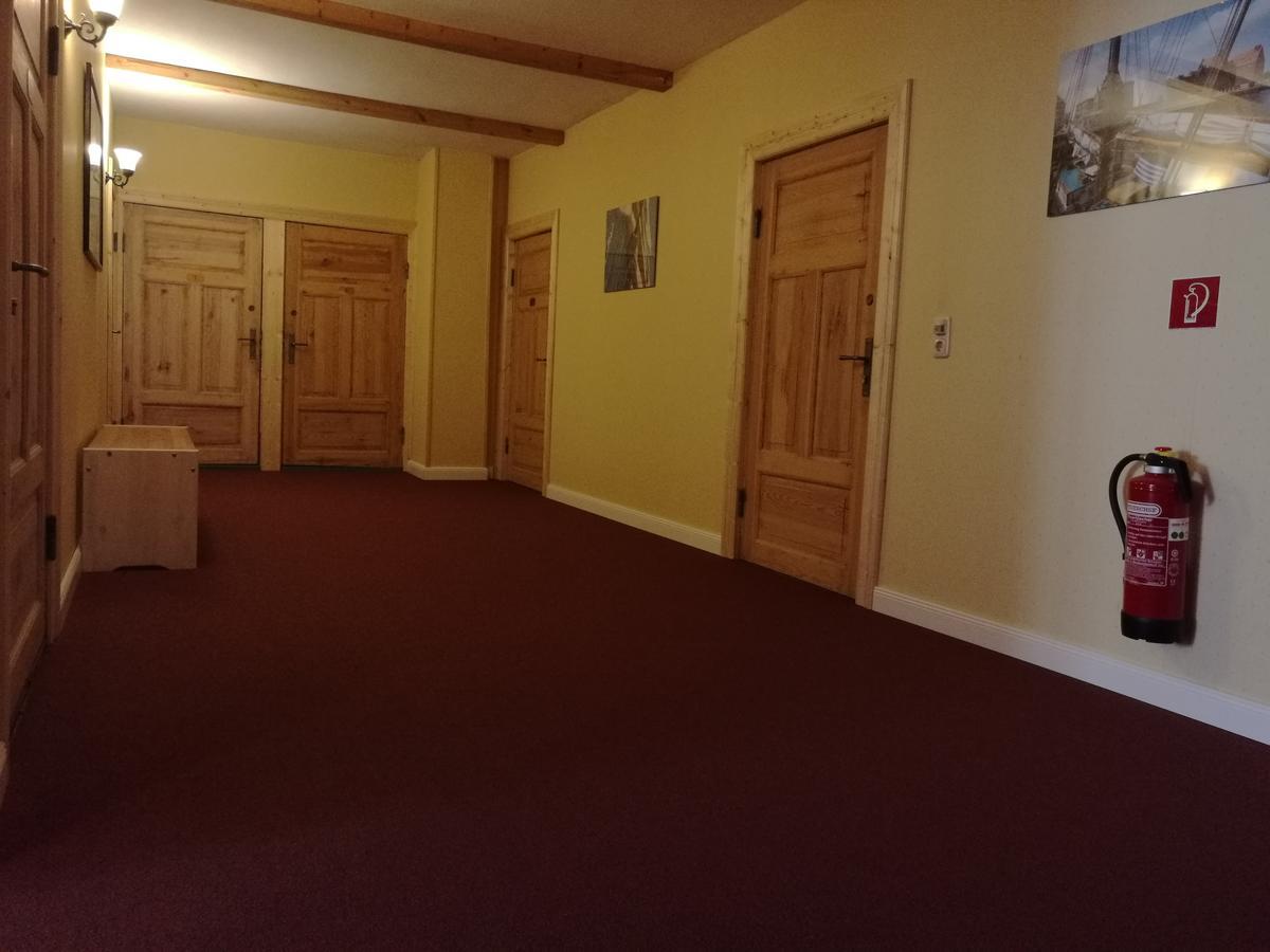 Hotel Buetzower Hof Екстериор снимка